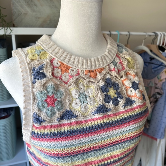 American Eagle | Crocheted Floral Vest size S - Picture 2 of 11